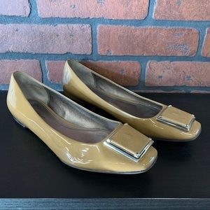 ELIE TAHARI Tan Flats Size 9
